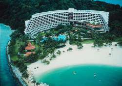 <p>In the afternoon, embark on a delightful tour to the world-famous Sentosa Island.</p>
